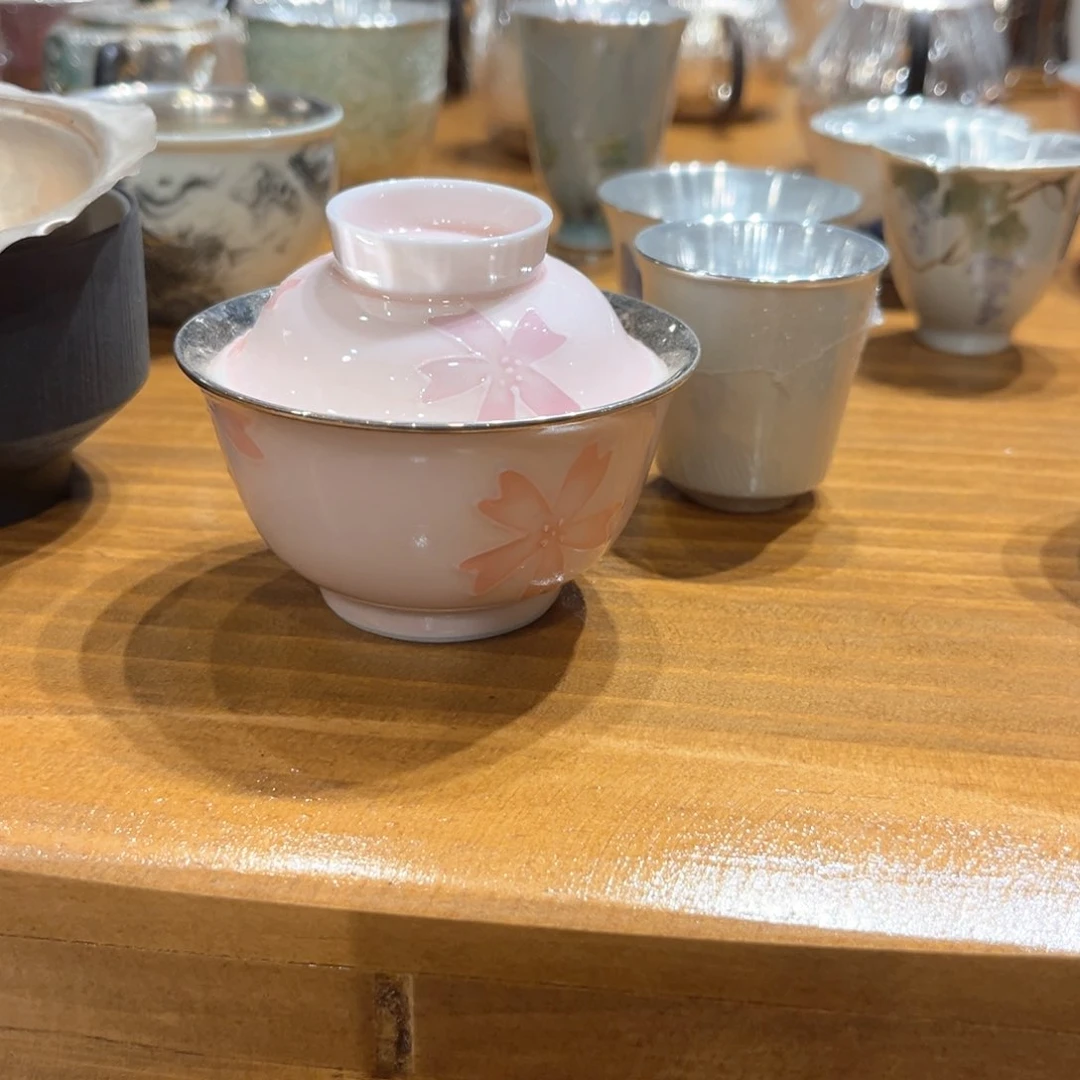 黑****白粉色瓷包银盖碗手工锻打工艺