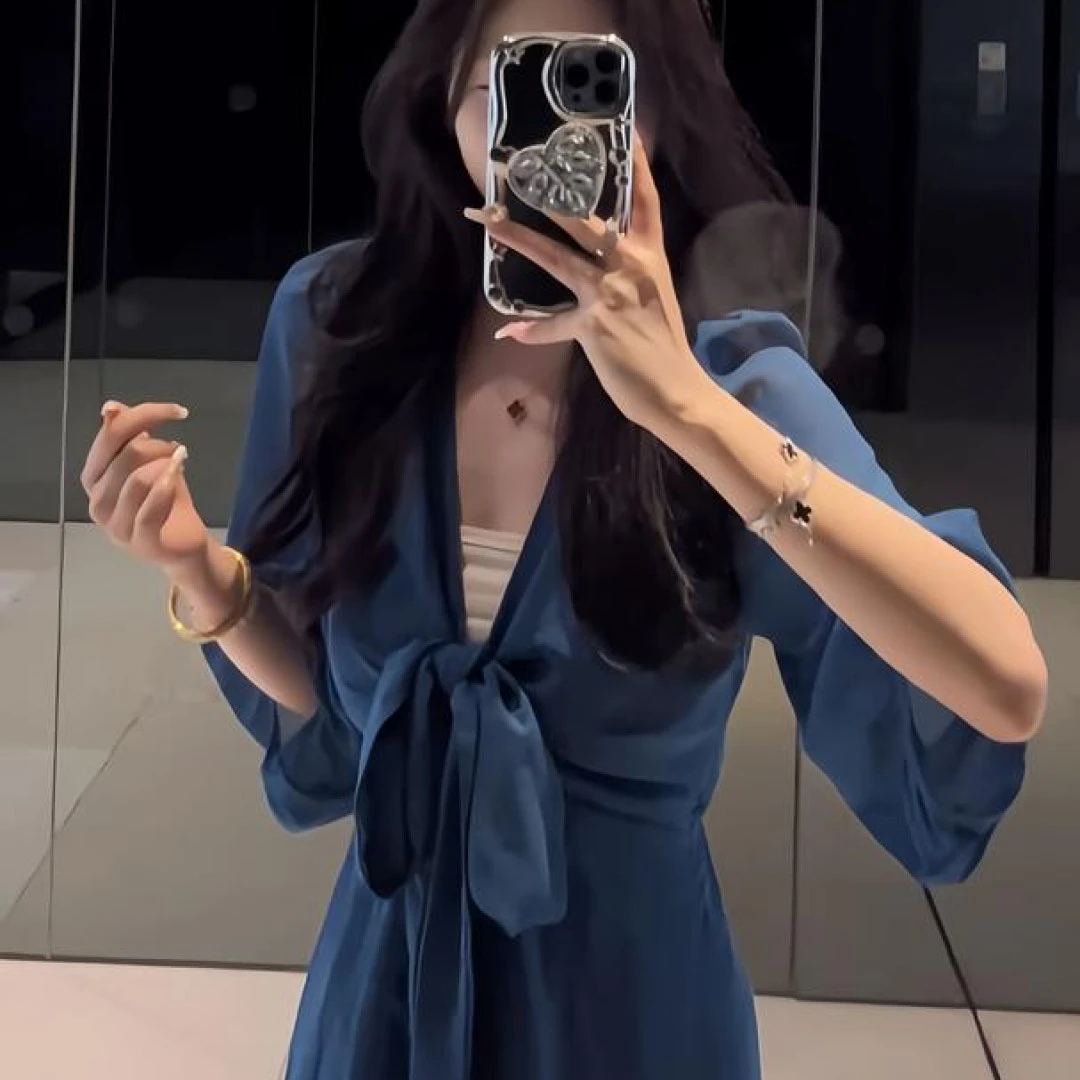 赫本法式气质V领绑带开叉连衣裙女2025夏季新款名媛风气质长裙子