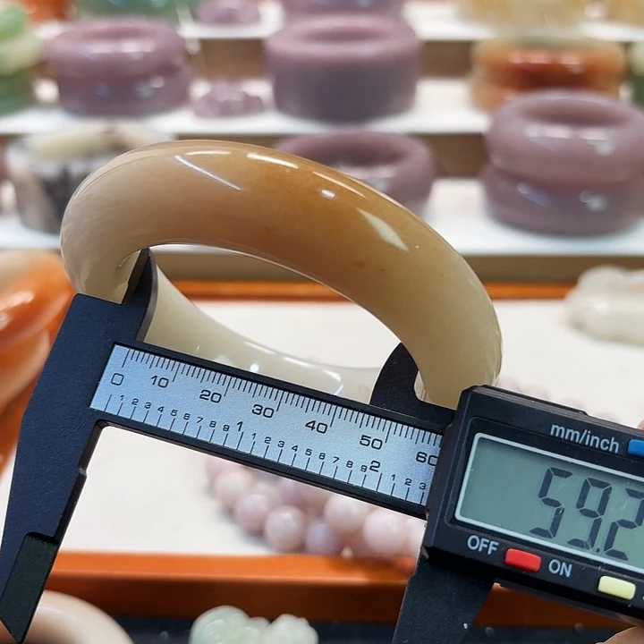 石英岩玉未镶嵌手镯