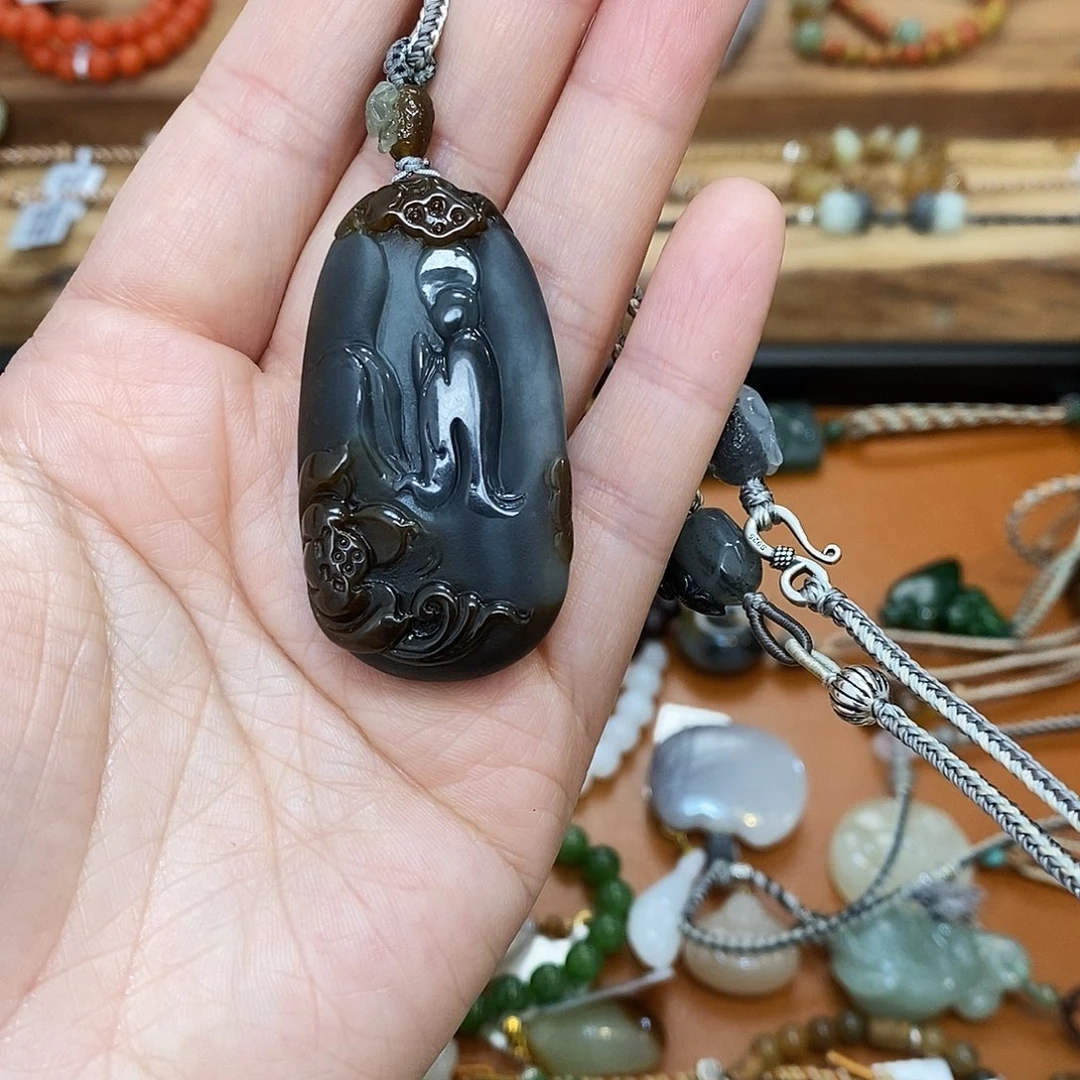 和田玉颈饰未镶嵌千**面