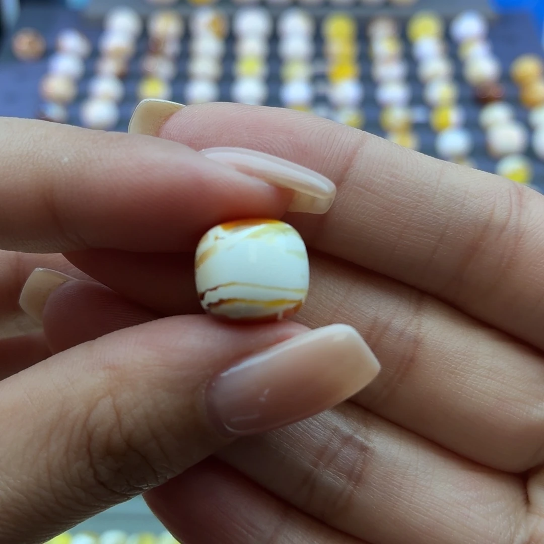 琥珀未镶嵌裸石13*11.8mm