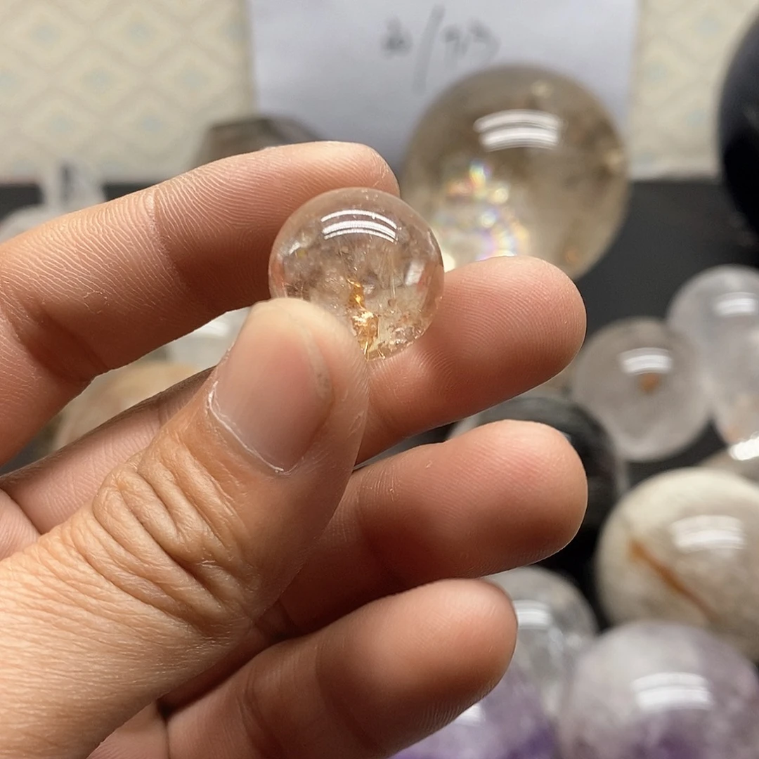 水晶385未镶嵌有矿坑