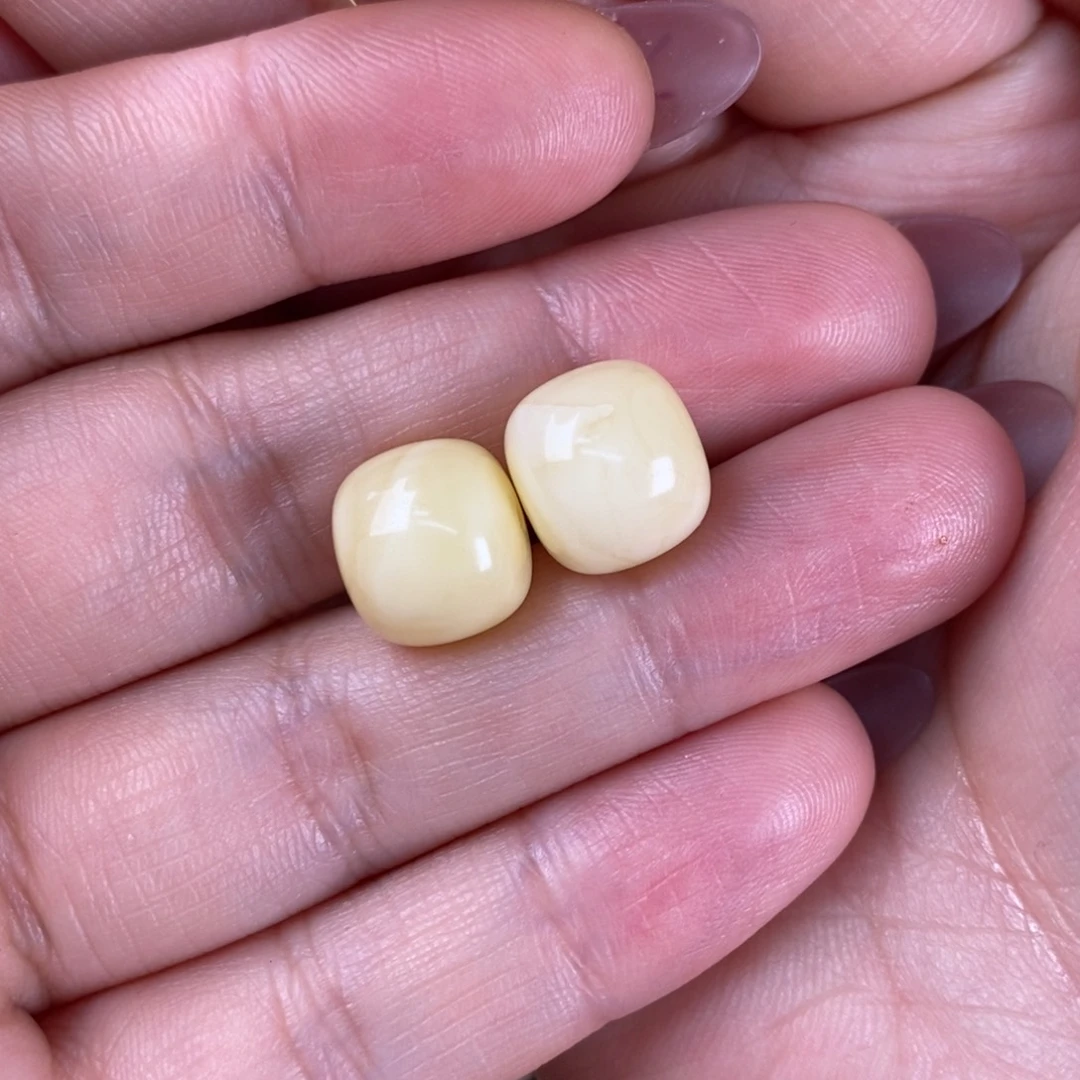 琥珀裸石未镶嵌叶*零蜜蜡