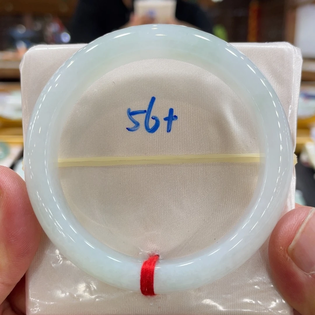 翡翠手镯未镶嵌翡翠