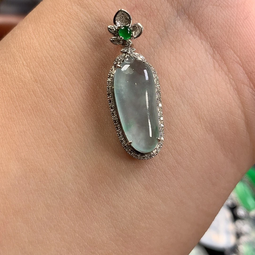 翡翠18K金镶嵌颈饰