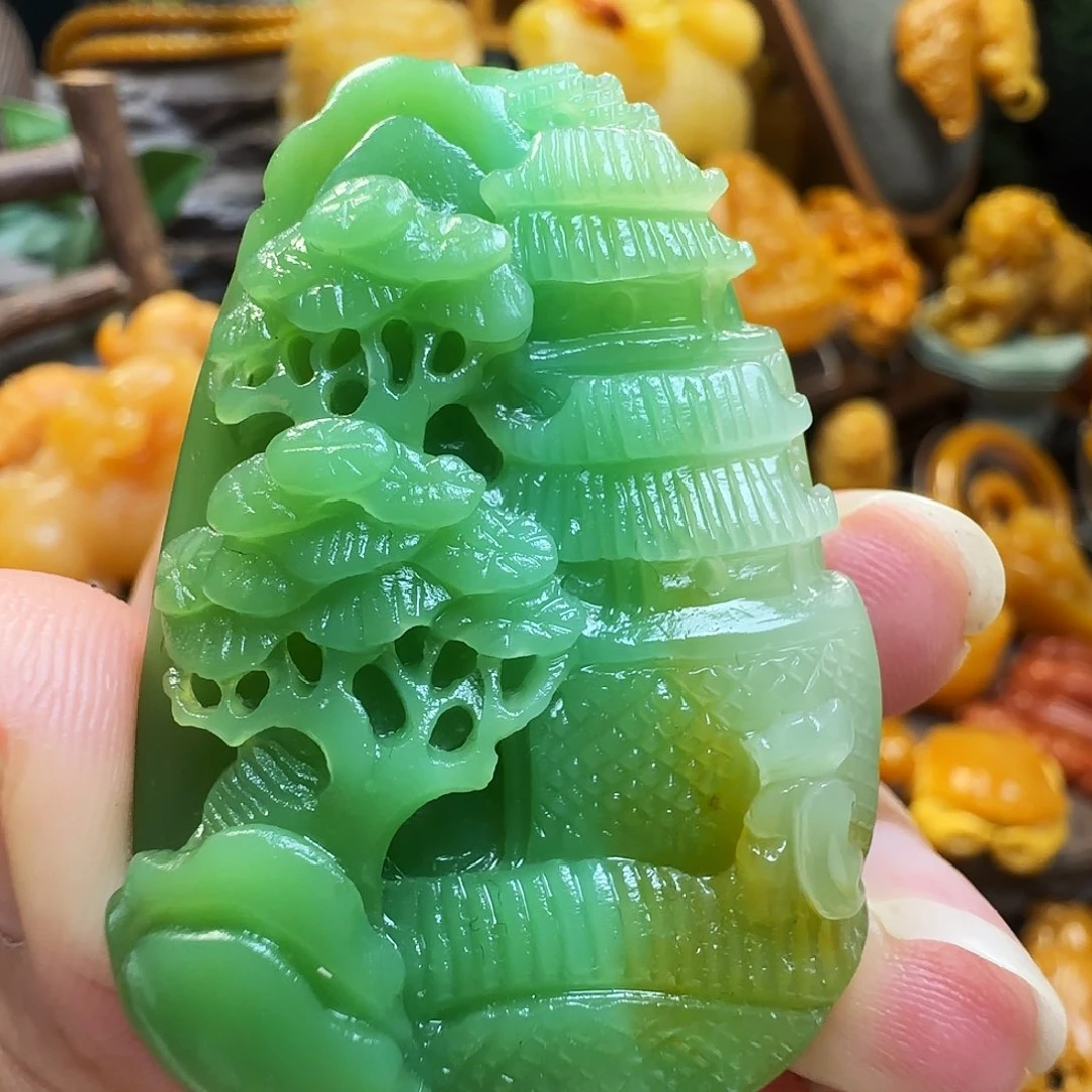 石英质玉（黄龙玉）未镶嵌吊坠缅绿 山水牌（微瑕 不退换）