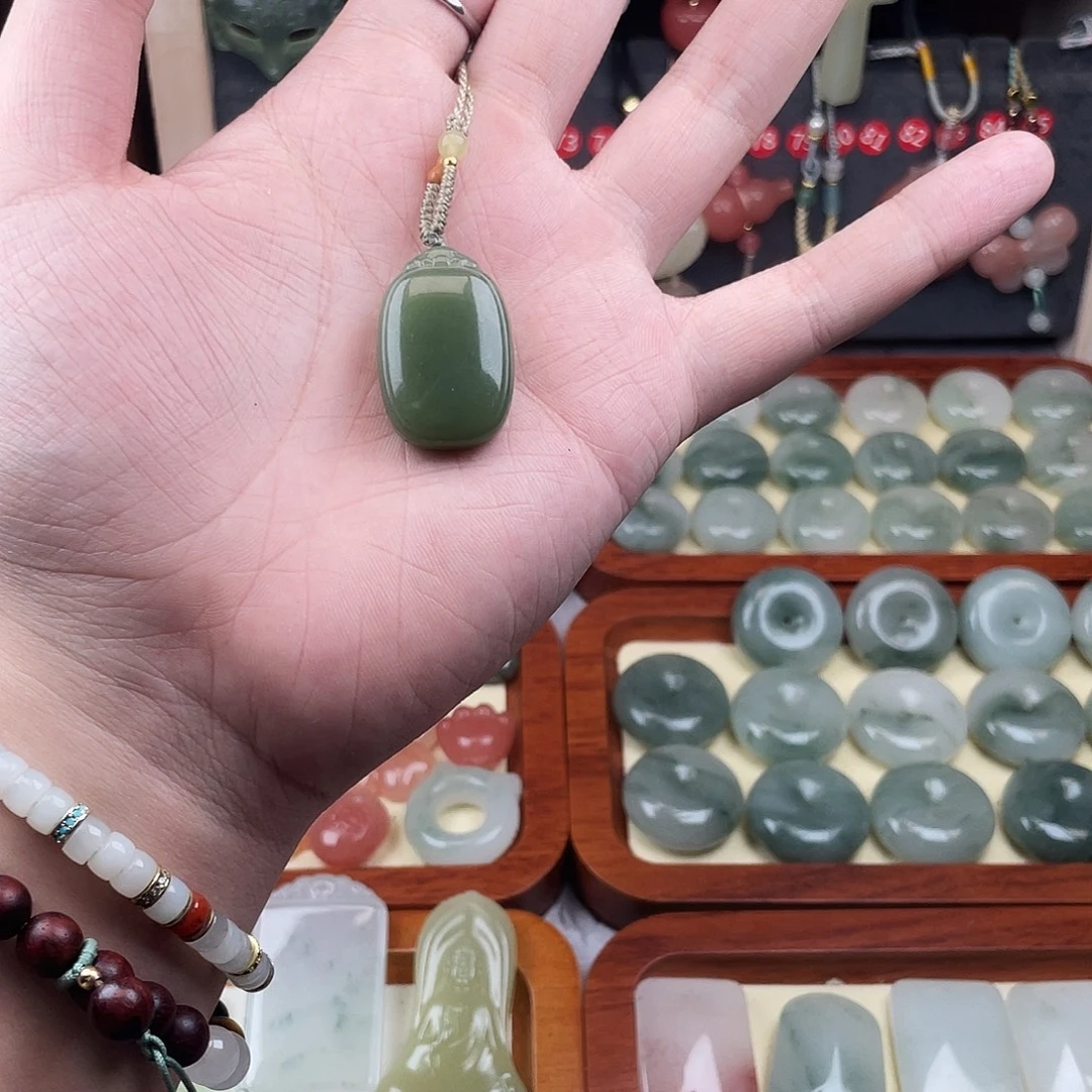 豆***8和田玉未镶嵌颈饰