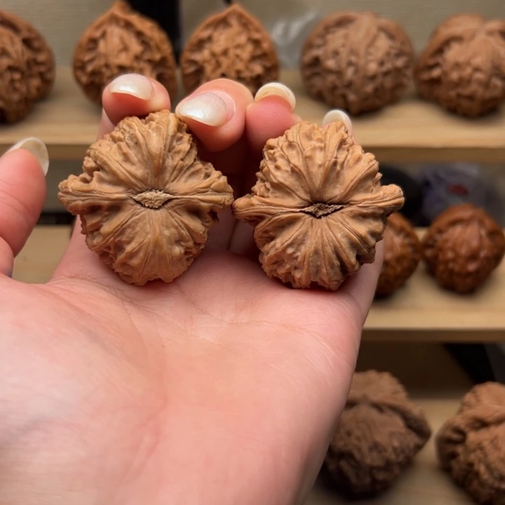 吊坠文玩核桃41尺点点磕碰全品白狮子