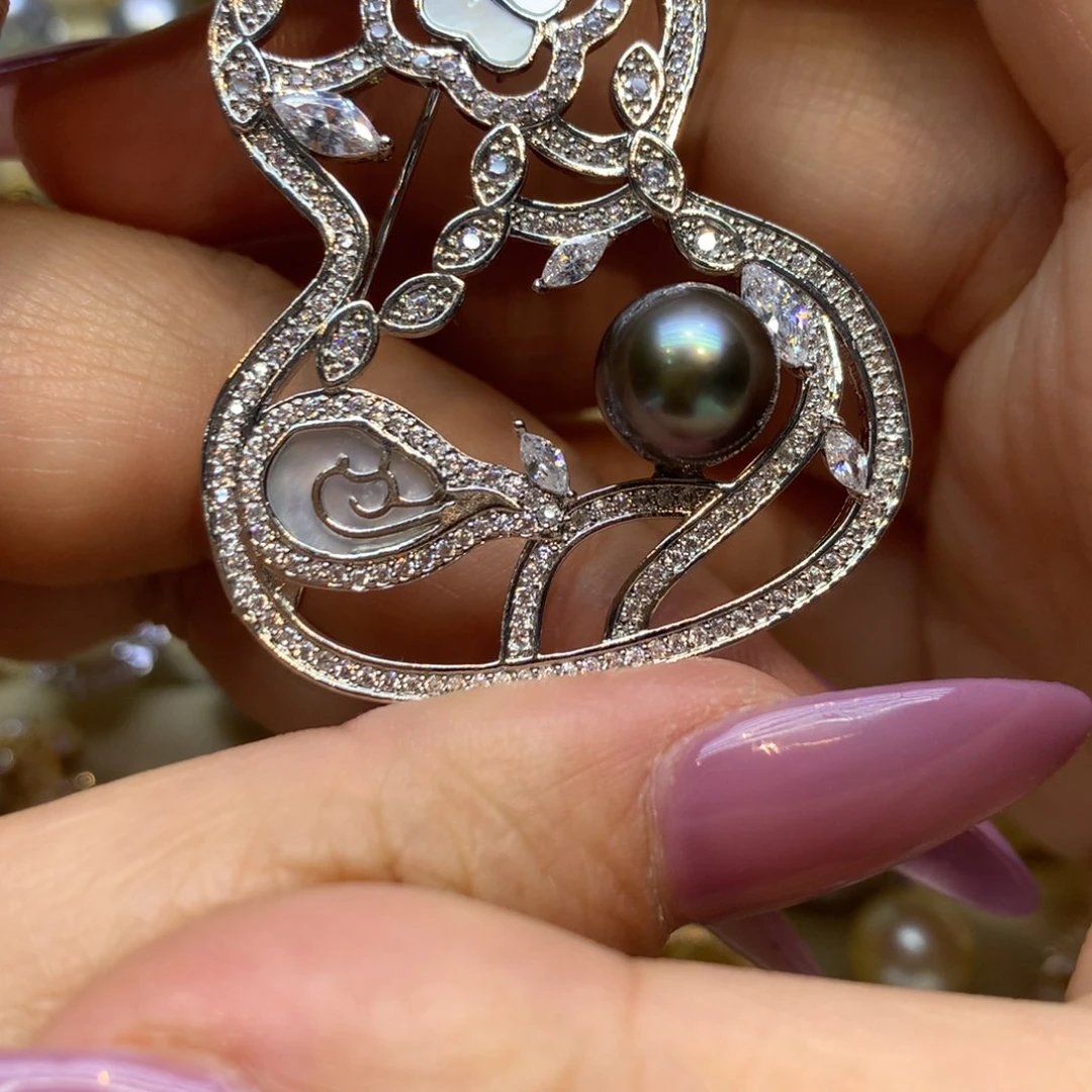 未镶嵌胸饰海水珍珠