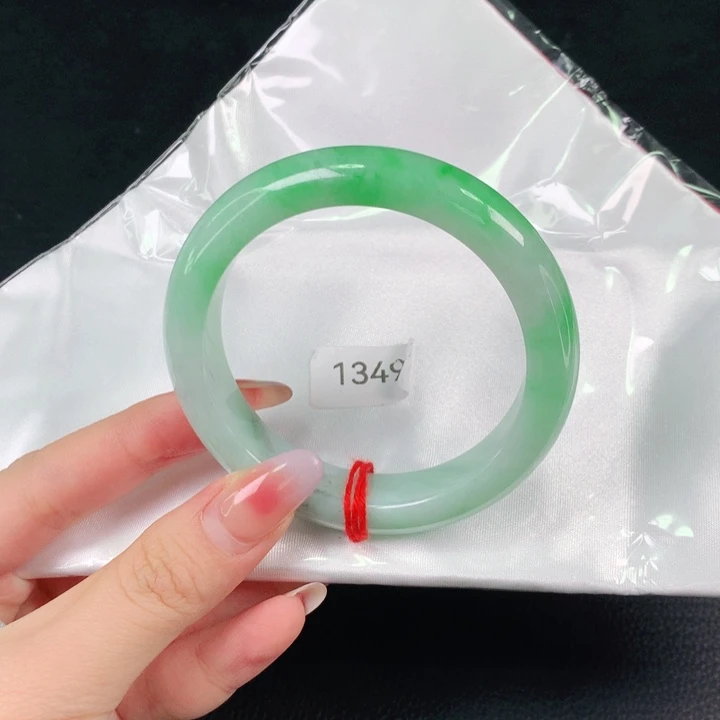 翡翠手镯未镶嵌天然翡翠手镯04