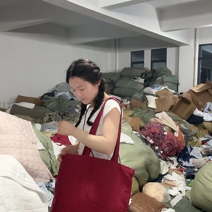 红色帆布包 法1啦啦