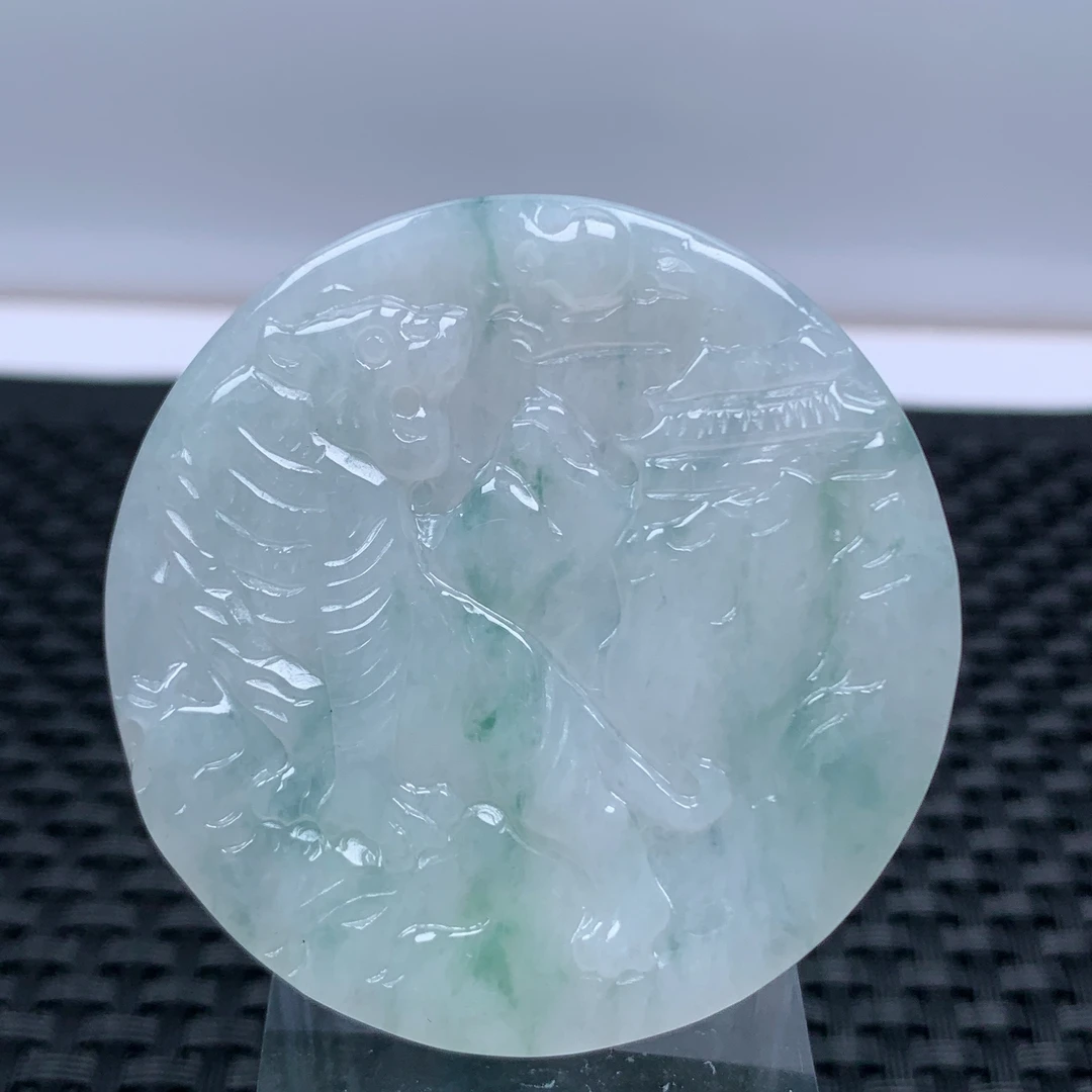 天然a货翡翠上山虎牌吊坠圆形冰透缅料飘花生肖虎牌挂件挂坠仿古