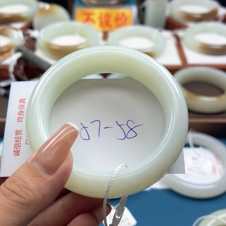 和田玉手镯未镶嵌用****5