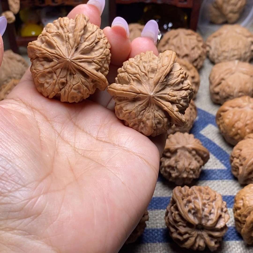 大***子吊坠桃核三棱全品42