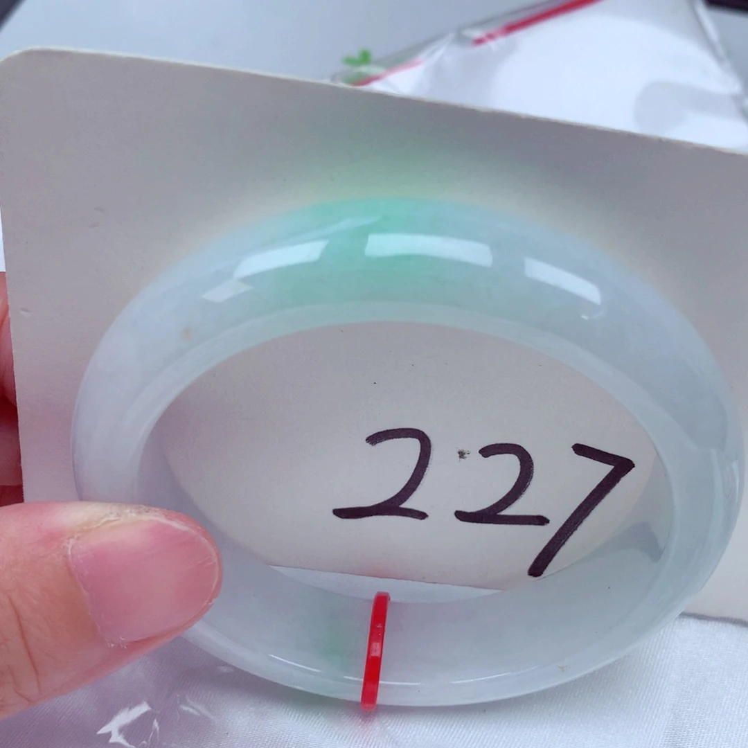 翡翠手镯未镶嵌翡翠