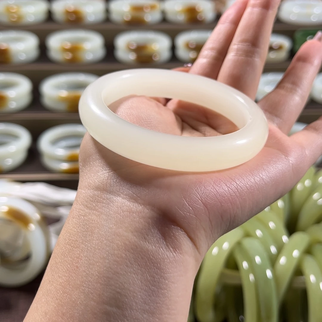 和田玉未镶嵌手镯