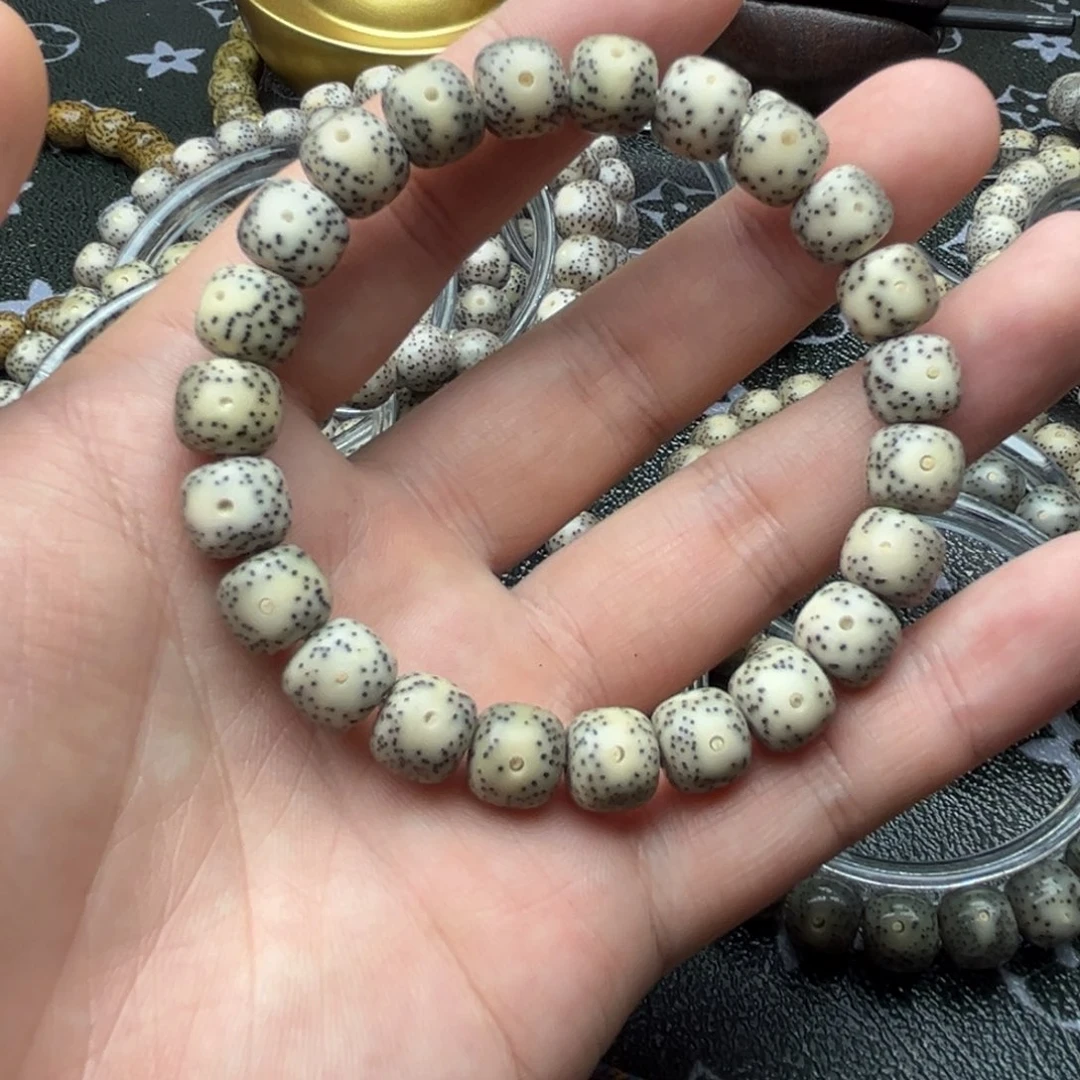 手串星月菩提10mm阴皮石玉料黄金瞳单圈