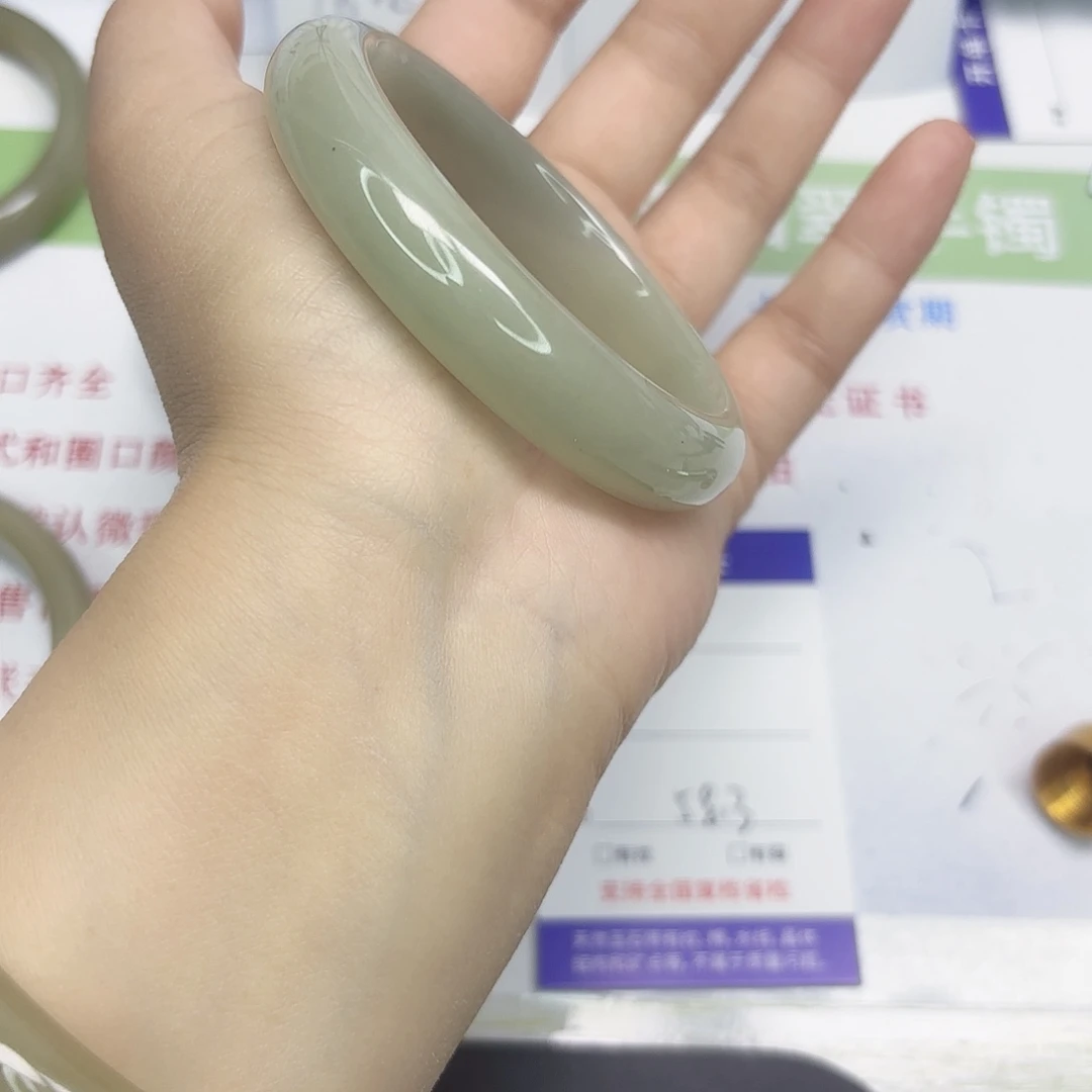 石英质玉未镶嵌手镯83/5857