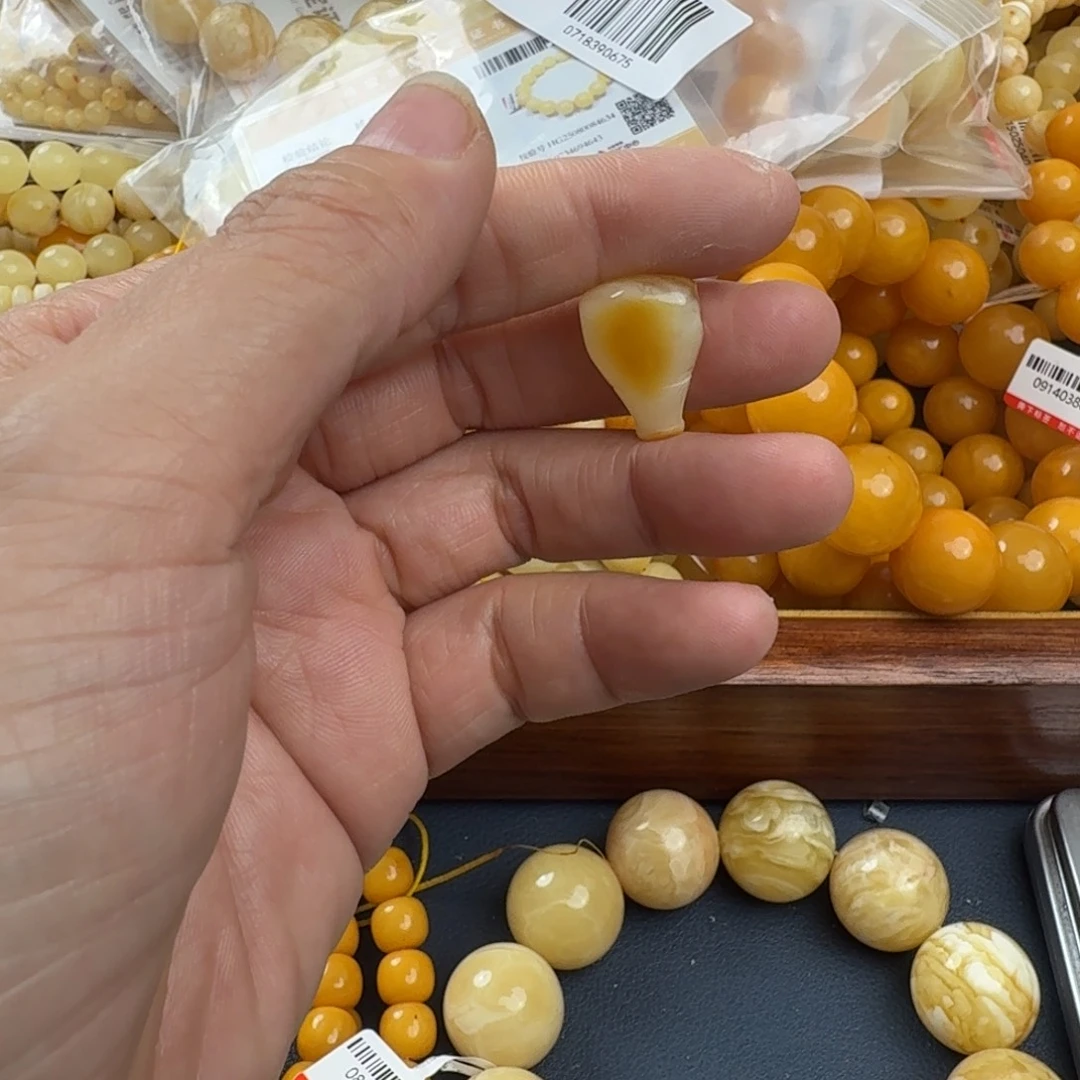 琥珀未镶嵌珠宝奇石