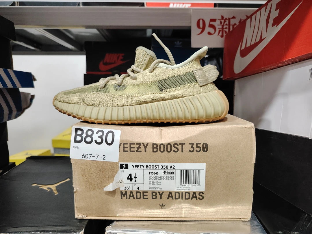adidasi yeezy深黄运动鞋 全新原盒 4uk码 bai 12.4 B830
