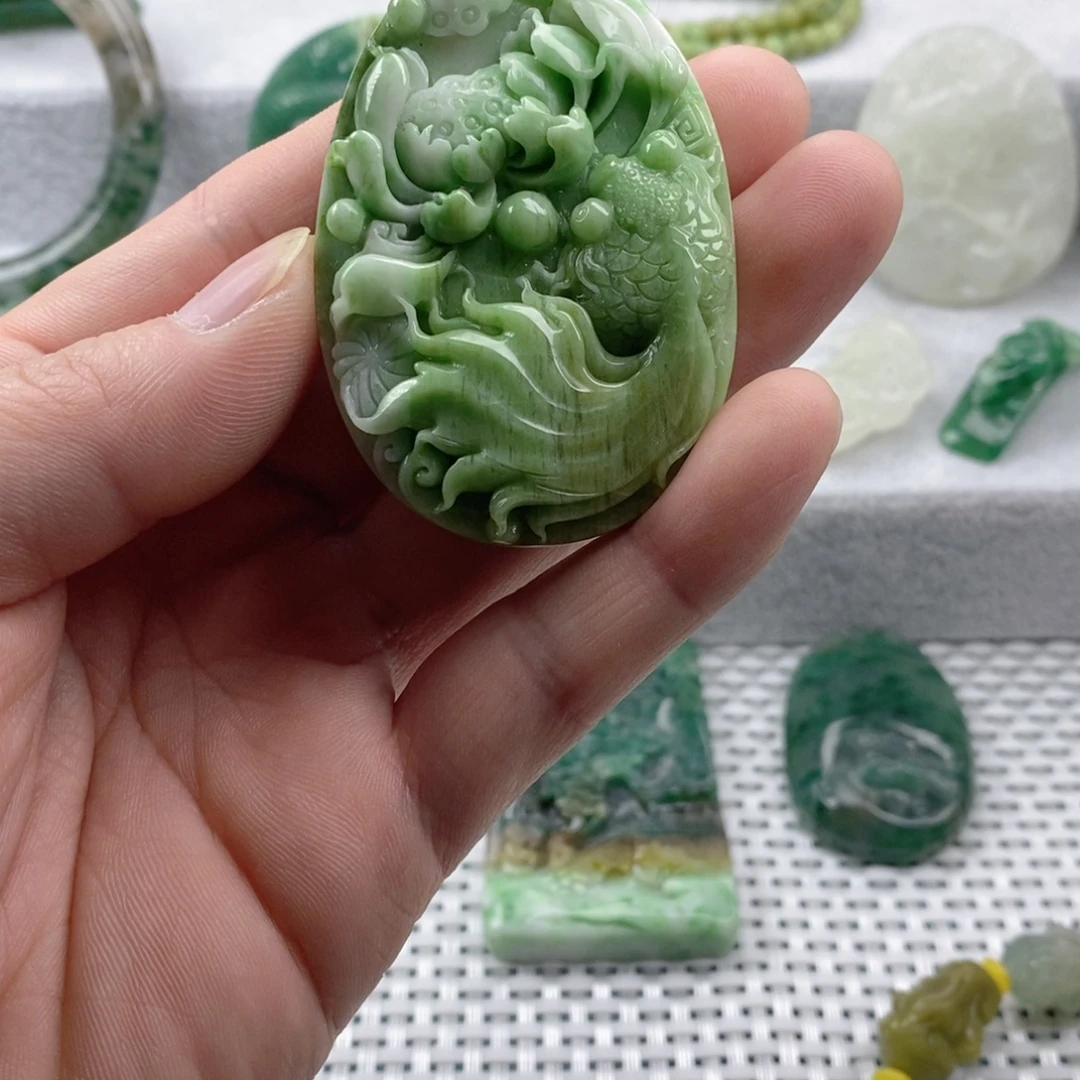 独山玉未镶嵌颈饰