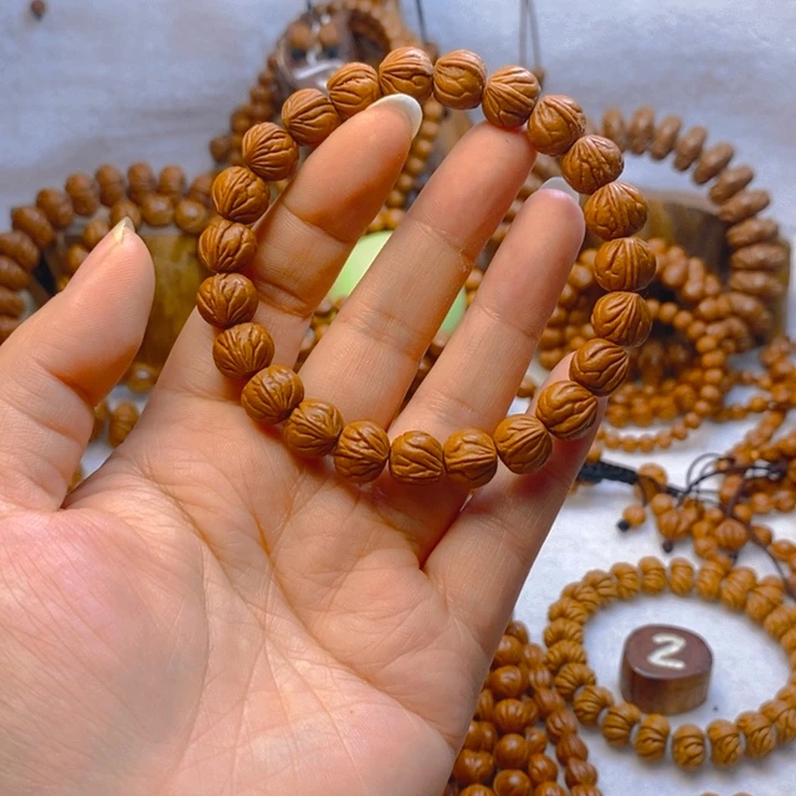 吊坠桃核@**九红皮玉龙脊单圈