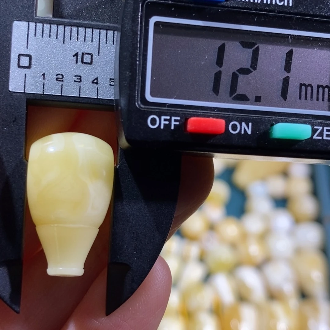 蜜蜡裸石未镶嵌配饰