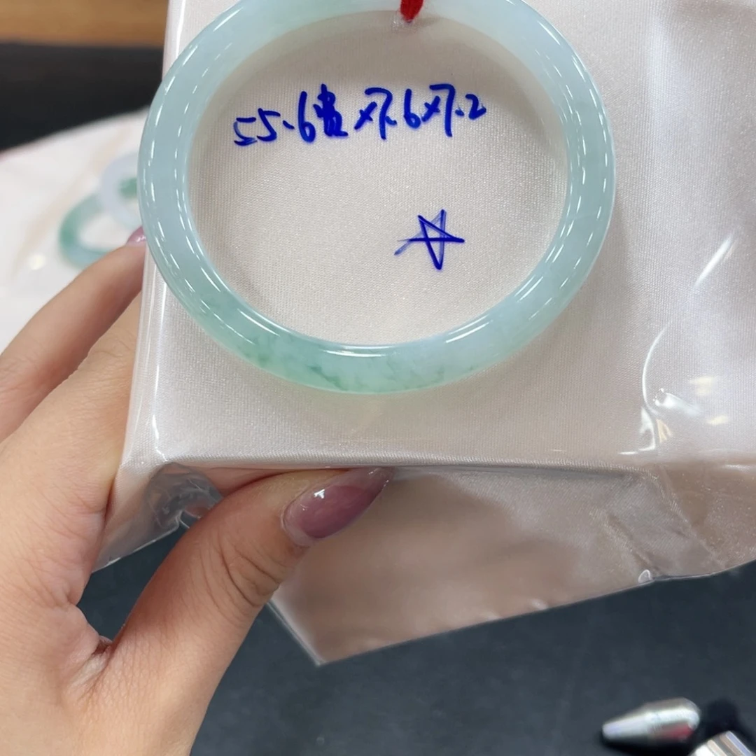 未镶嵌手镯翡翠翡翠