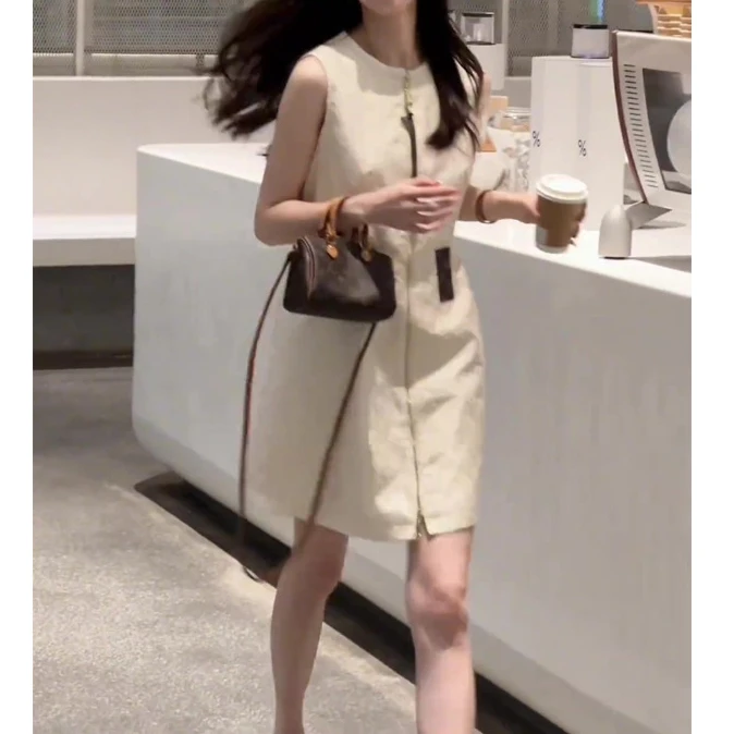 2025现货 法式新款设计感圆领无袖工艺直筒短款连衣裙