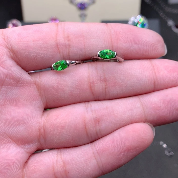 耳饰银S925镶嵌石榴石（沙弗莱）