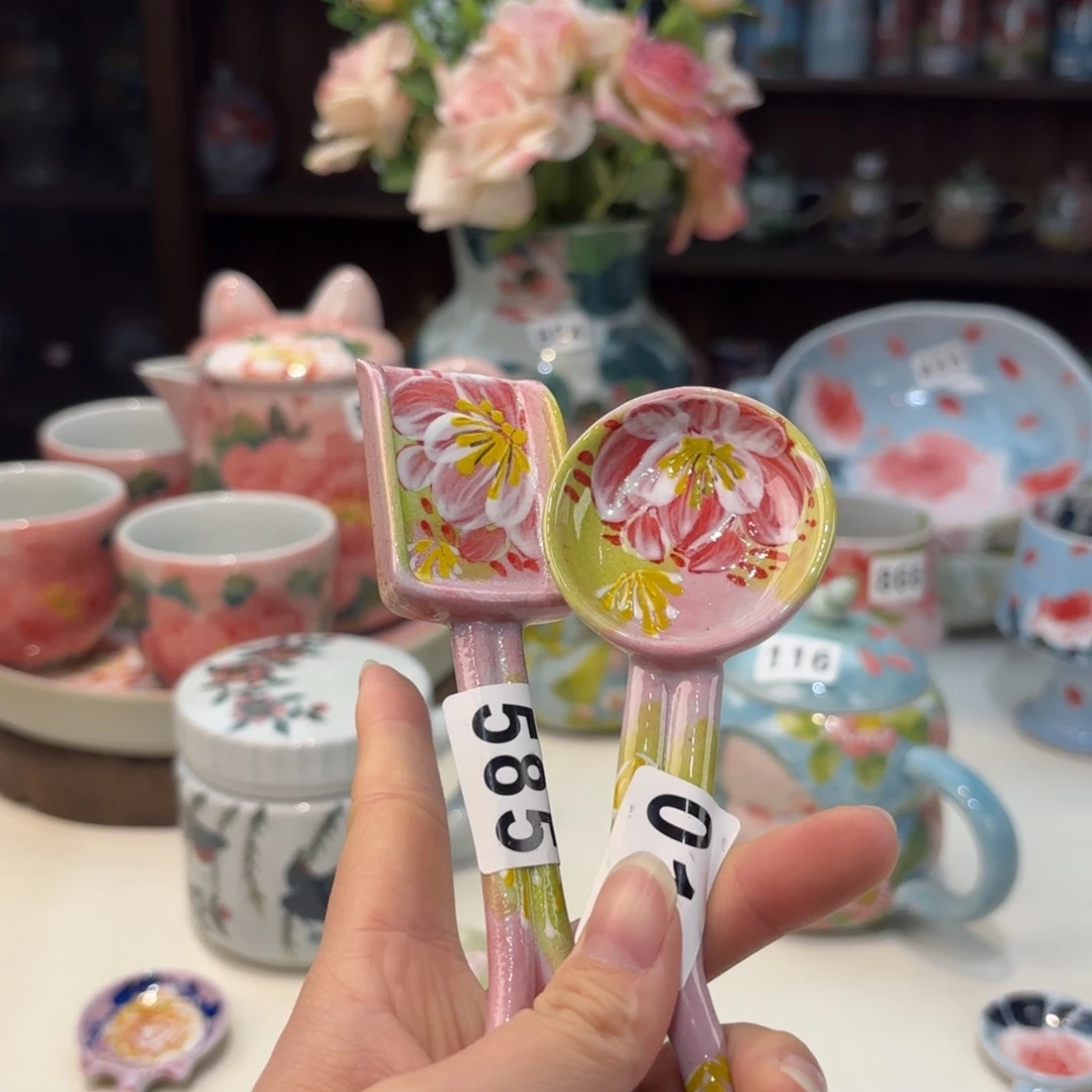 瓷片冷*兔兔好可爱啊我