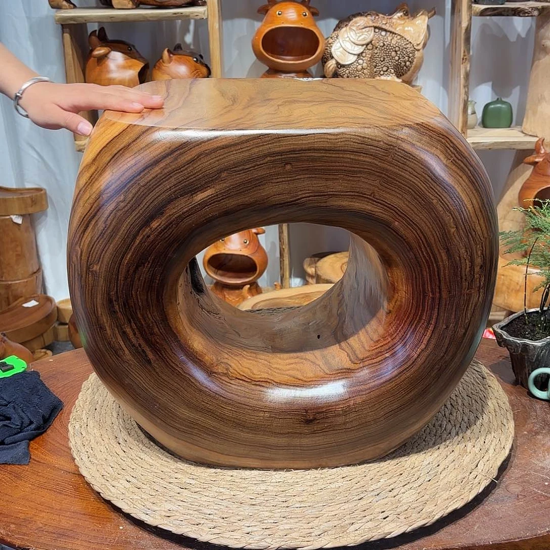 王***贵香樟木根雕凳子一物一拍编号587