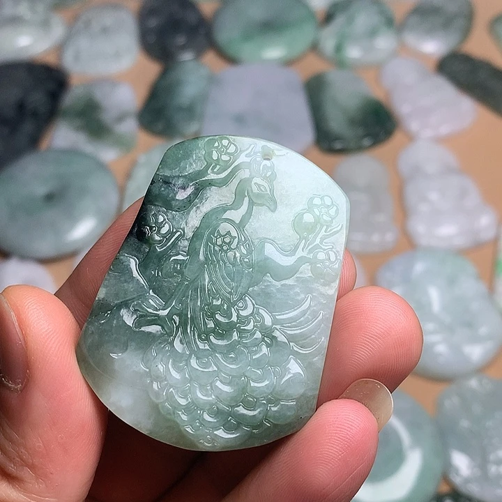 翡翠未镶嵌吊坠(不含链)带乌鸡