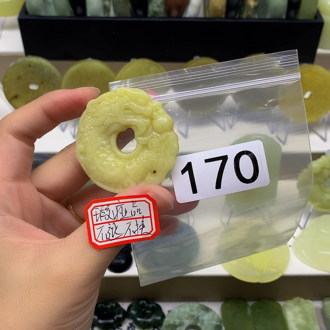 蛇纹石玉颈饰未镶嵌