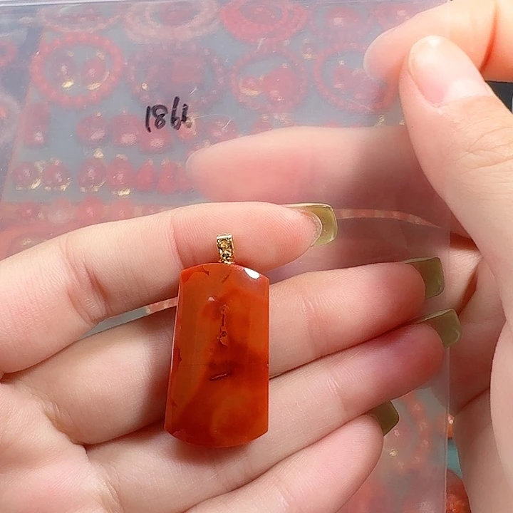 南红玛瑙18K金镶嵌吊坠