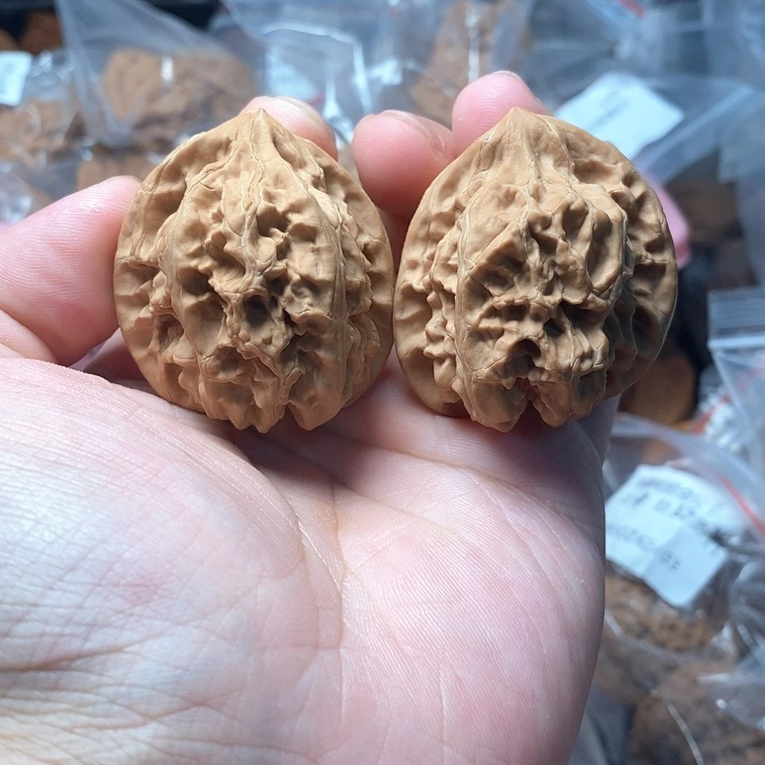 1文玩核桃粗筋马蹄40-311