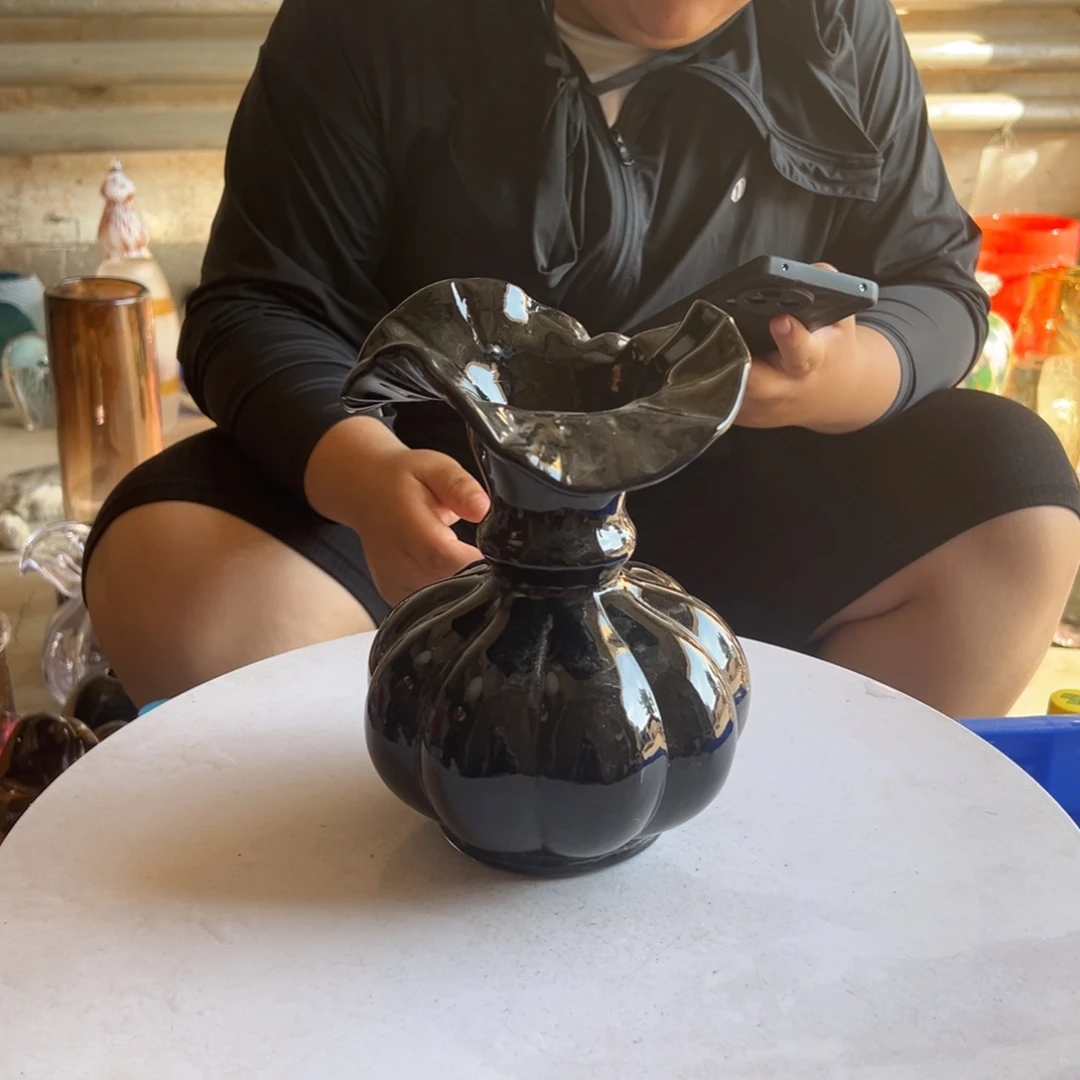 黑色折纸高度21琉璃花器摆件微瑕