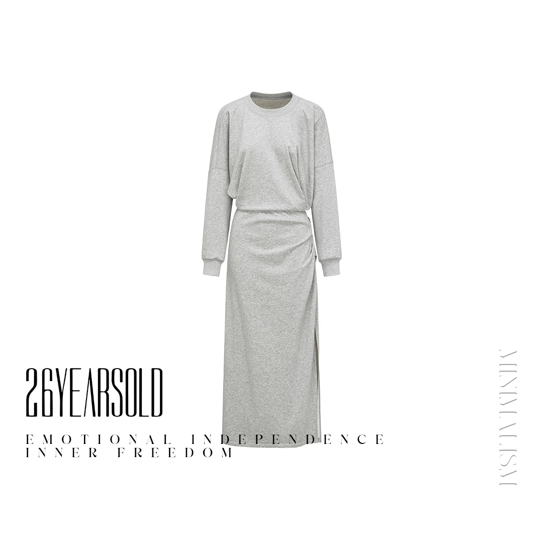 26YEARSOLD原创设计轻奢圆领收腰捏褶侧开叉卫衣连衣裙25SS-3158Z