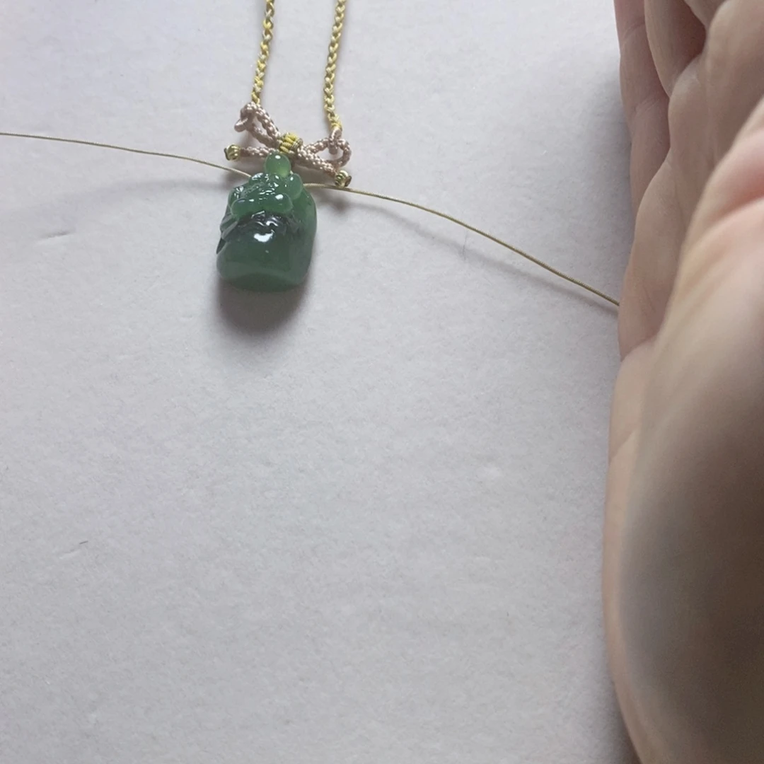 和田玉颈饰未镶嵌碧玉红皮雕花吊坠