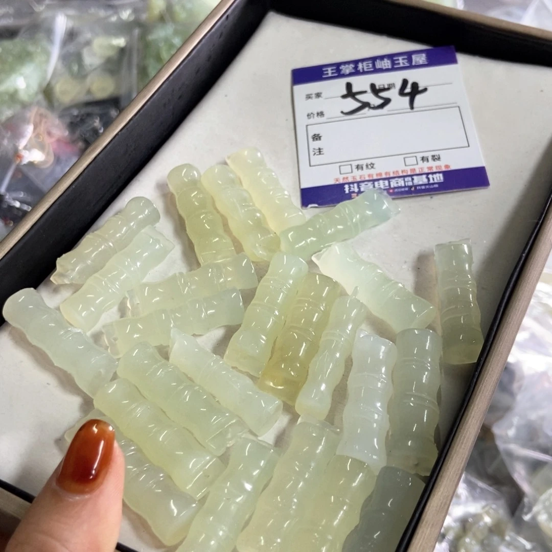 岫玉吊坠吊坠未镶嵌多样性，发一个