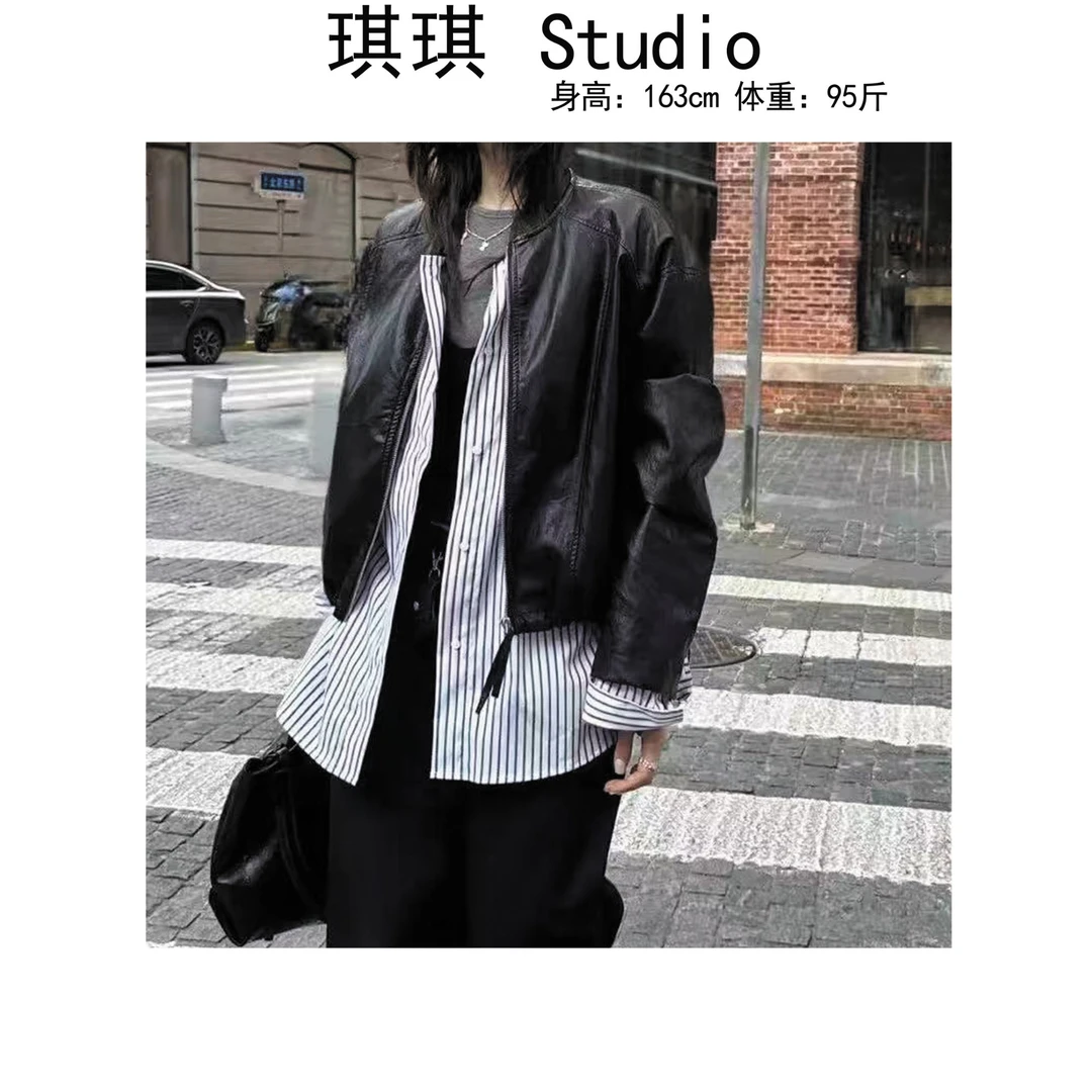 《琪琪家》早秋新款设计拼接竖纹假两件宽松减龄皮衣外套9802-CS