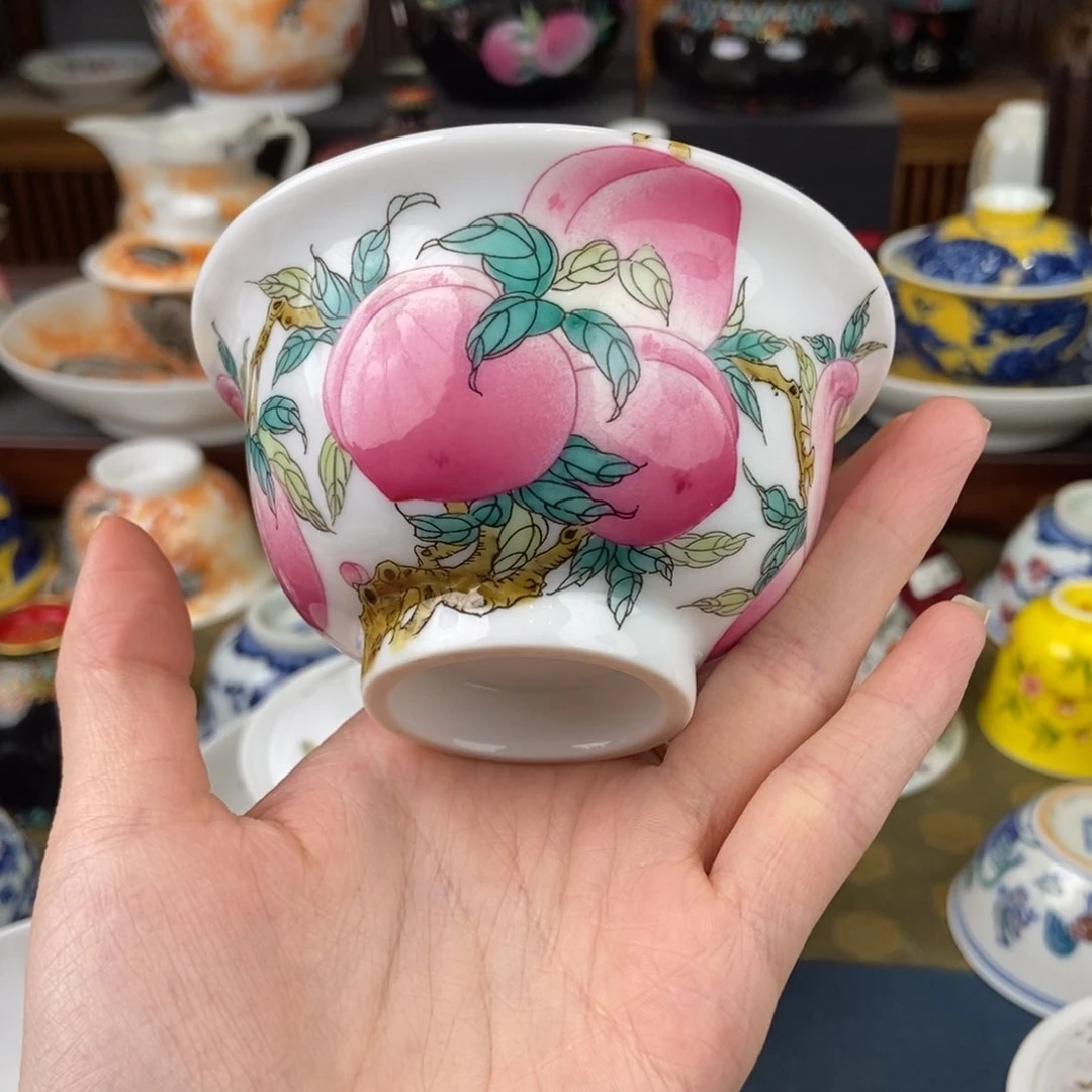 陶瓷艺术家的作品是一个人也