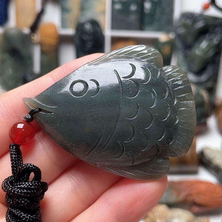 未镶嵌岫岩老玉（透闪石质玉）挂件