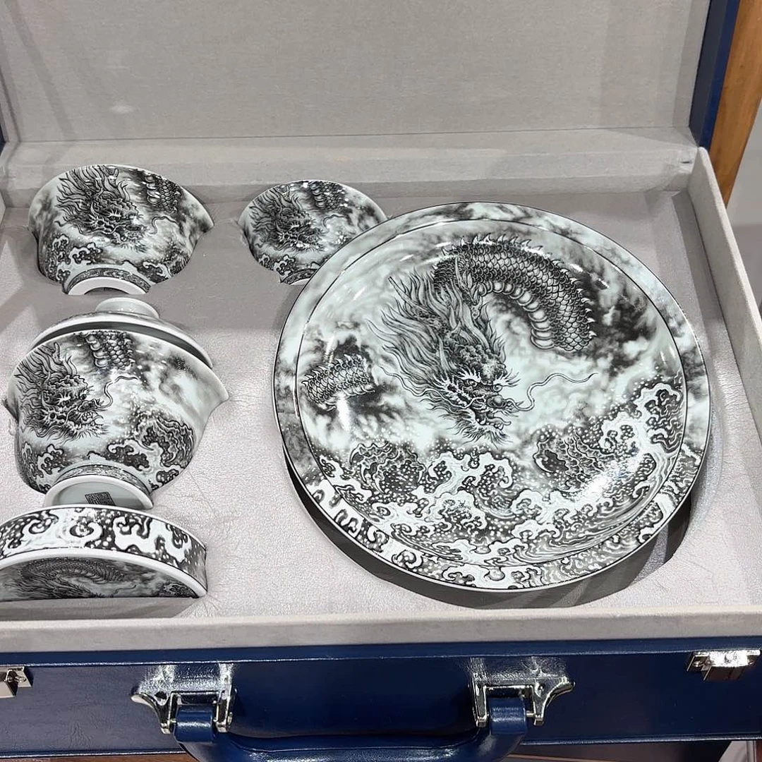 瓷片景德镇瓷器精品陈列