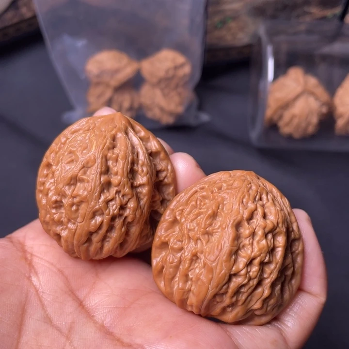 巴***星核桃38铁锤。