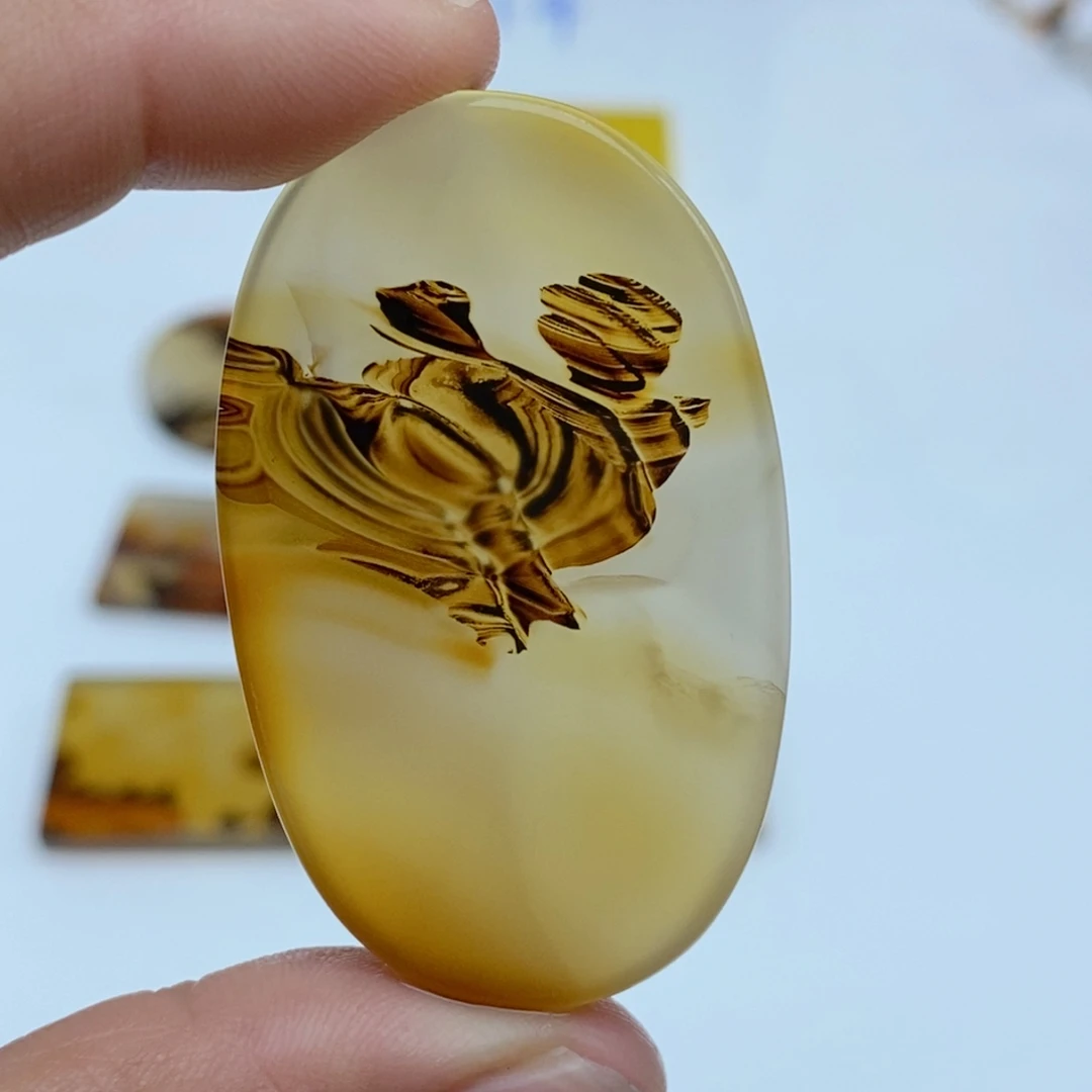 亿***田玛瑙/玉髓未镶嵌珠宝半成品