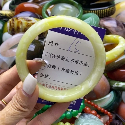 蛇纹石玉手镯未镶嵌