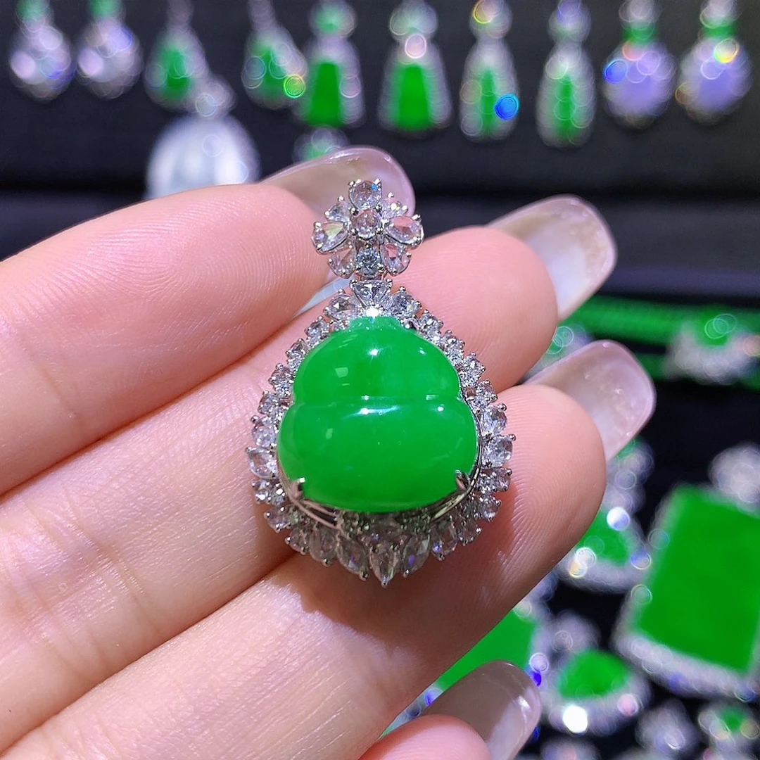 翡翠18K金镶嵌颈饰高冰满绿葫芦吊坠