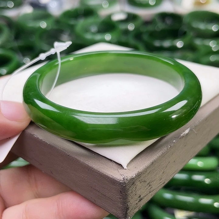 未镶嵌手镯和田玉（碧玉）