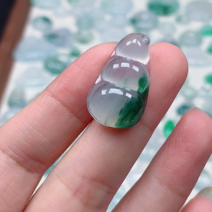 翡翠未镶嵌颈饰冰种飘花福豆